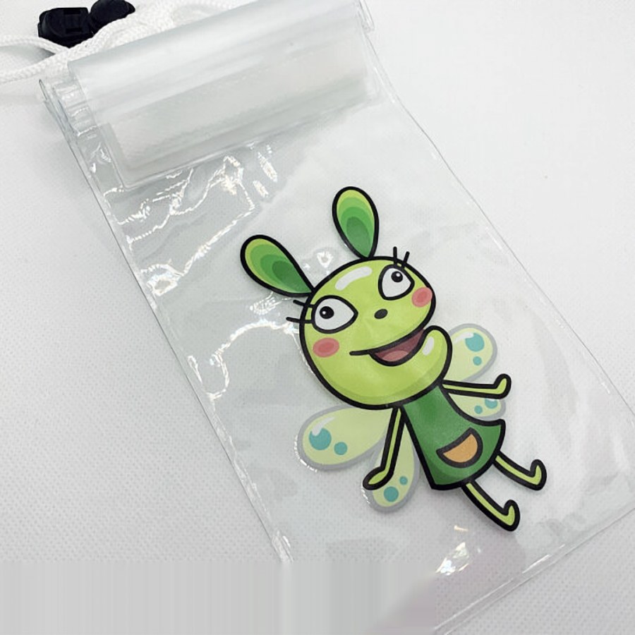 透明のスマホ防水ケース。コムラビちゃんのイラスト入り