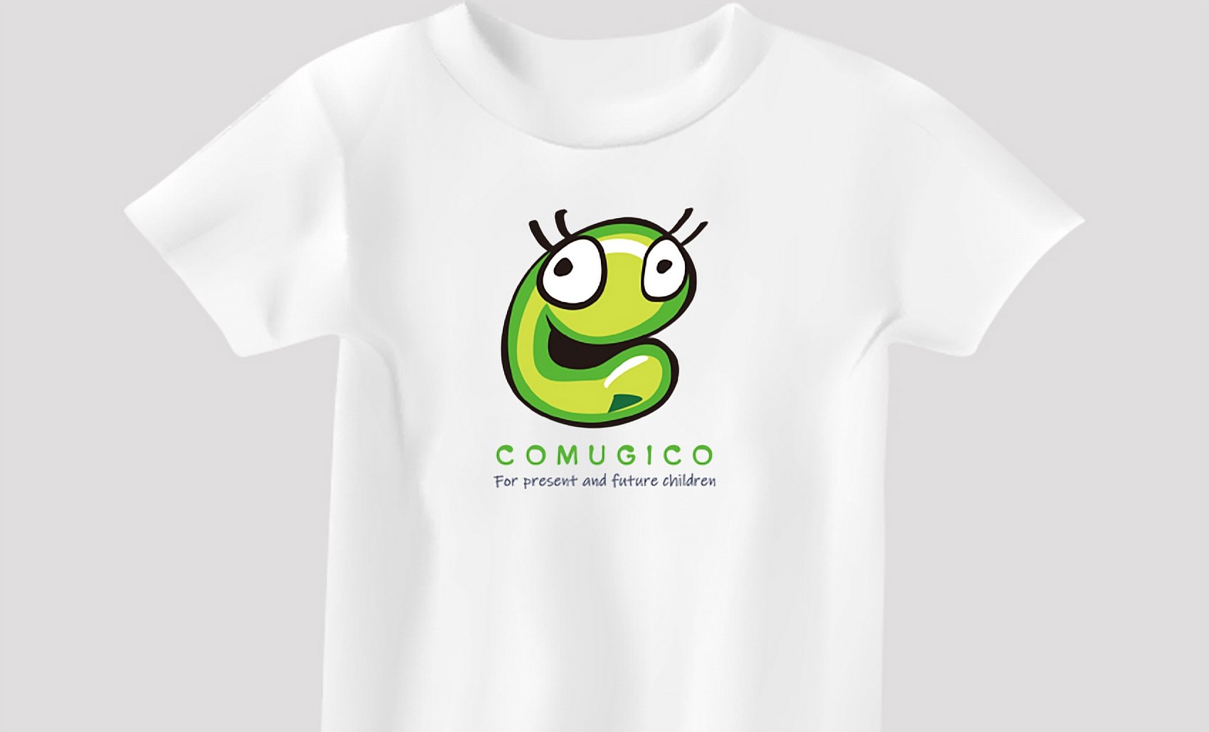 白いTシャツ。胸にコムギコのイラストとCOMUGICOの文字