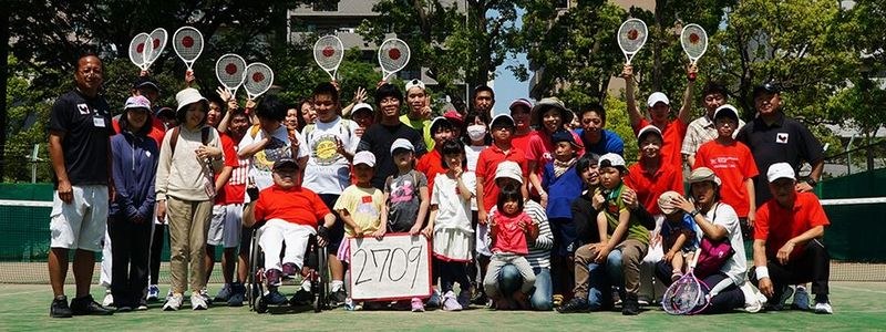 チャレンジテニスの参加者の集合写真